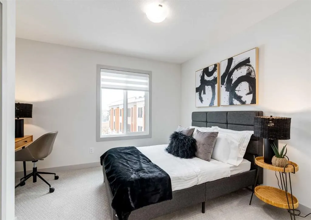 320 Edgefield Close
