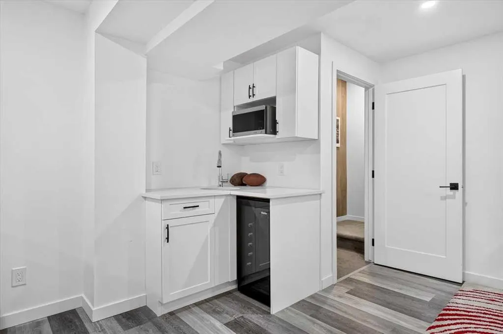 32 Cranbrook Bay SE