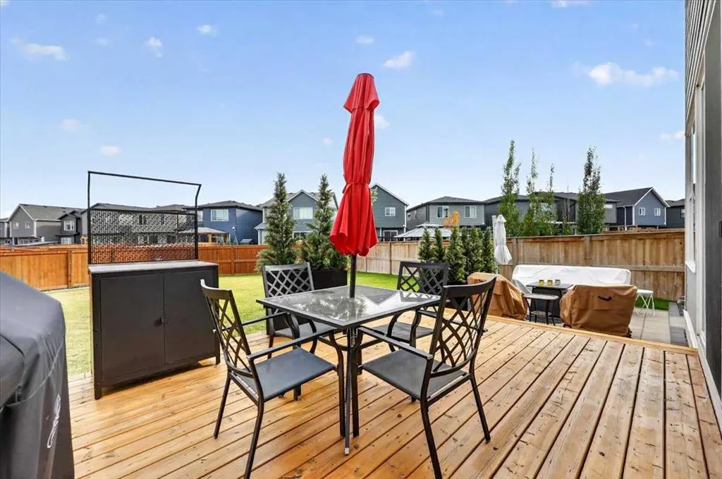32 Cranbrook Bay SE