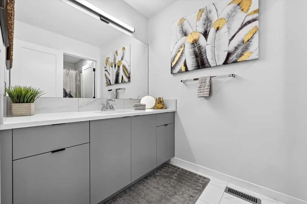 32 Cranbrook Bay SE