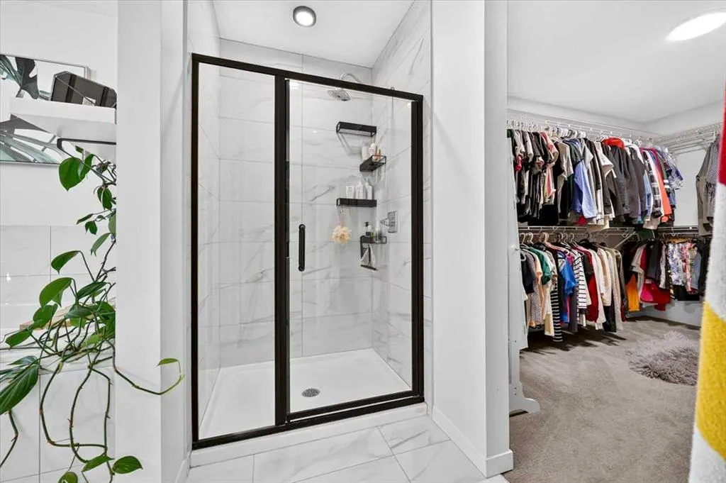 32 Cranbrook Bay SE