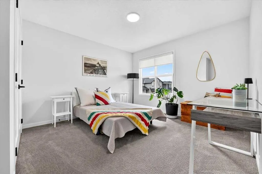 32 Cranbrook Bay SE