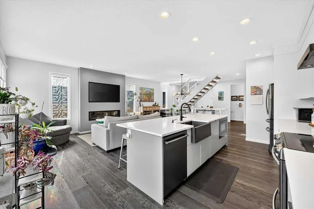 32 Cranbrook Bay SE