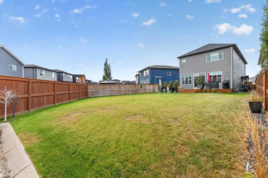32 Cranbrook Bay SE