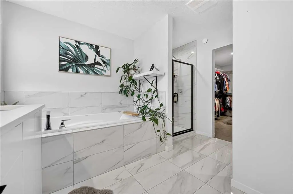 32 Cranbrook Bay SE