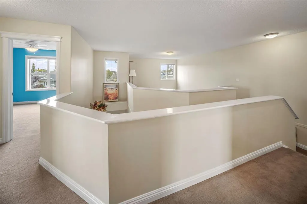 160 Royal Oak Heights NW
