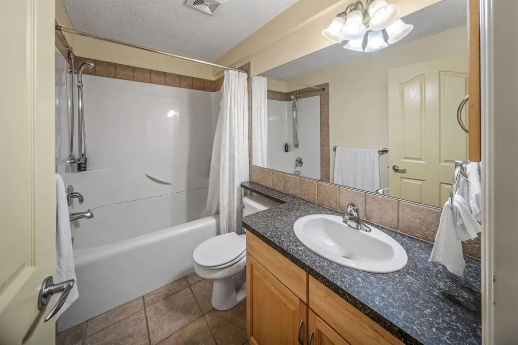 160 Royal Oak Heights NW