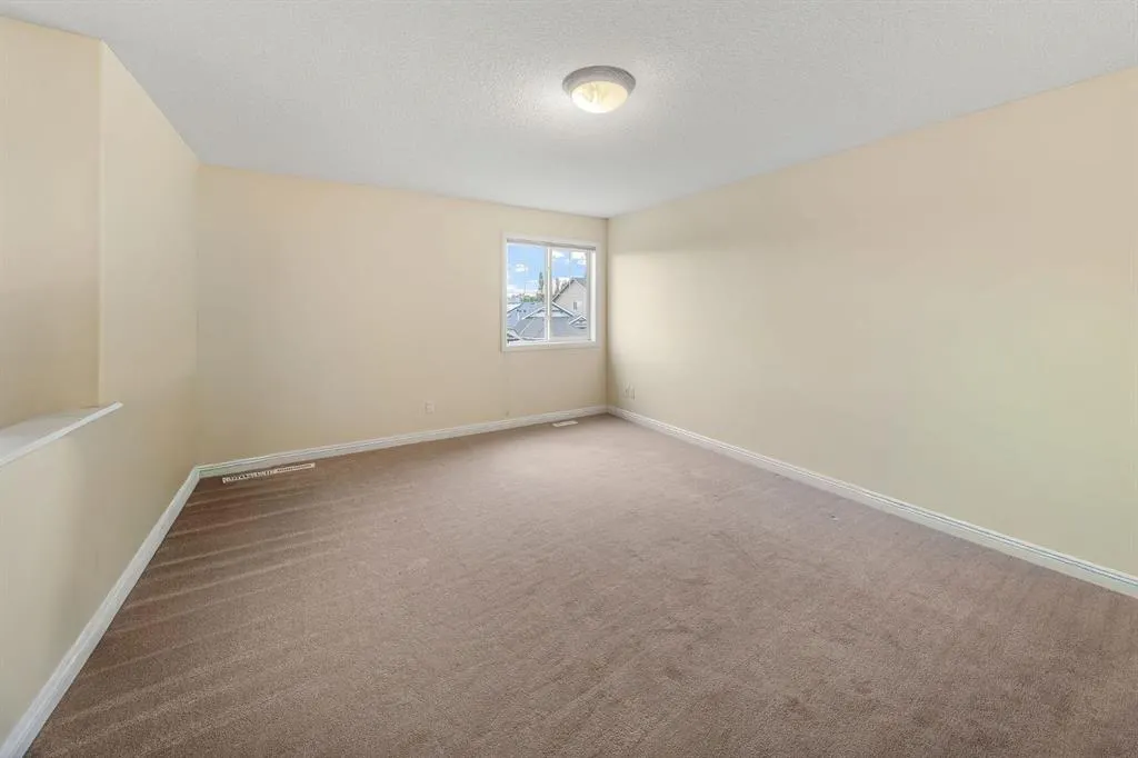 160 Royal Oak Heights NW