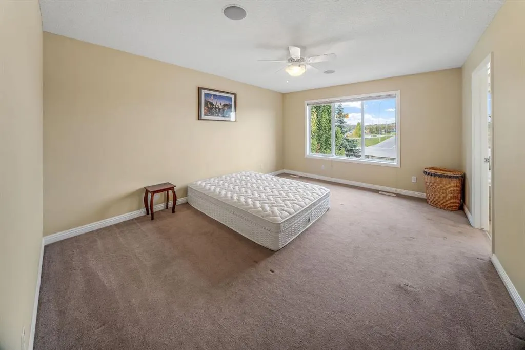 160 Royal Oak Heights NW