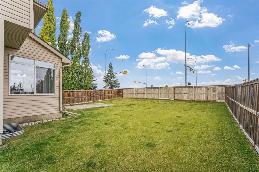160 Royal Oak Heights NW