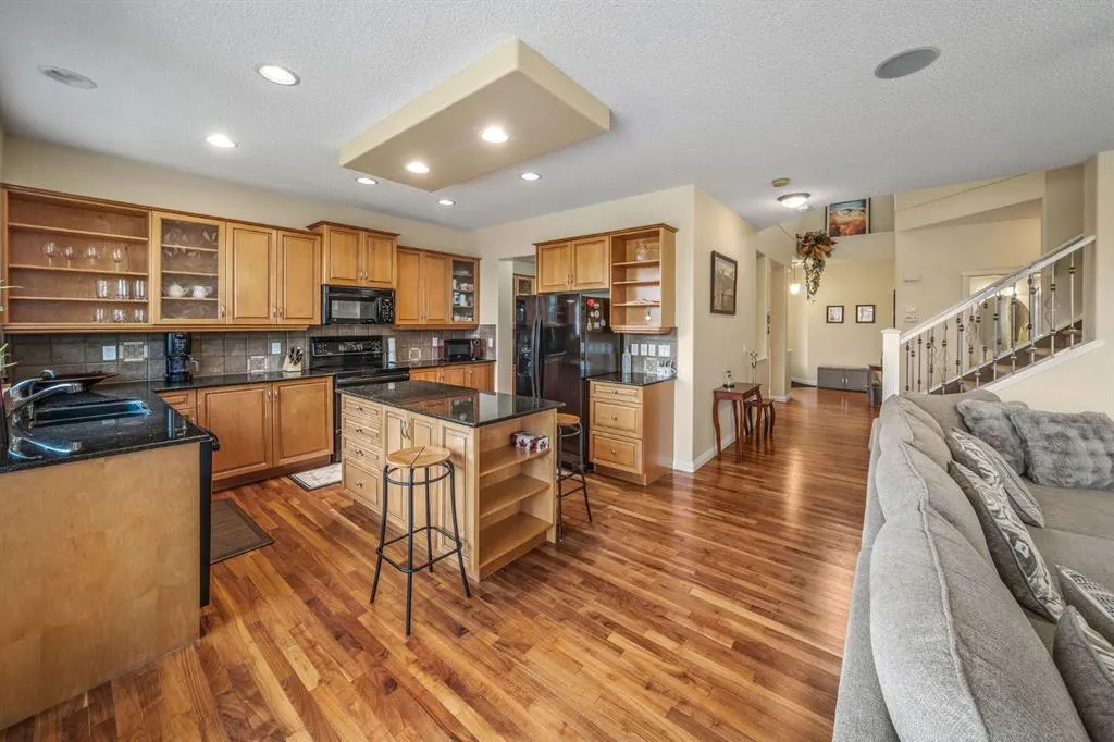 160 Royal Oak Heights NW