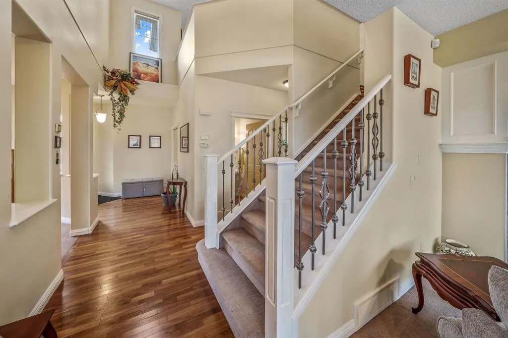 160 Royal Oak Heights NW