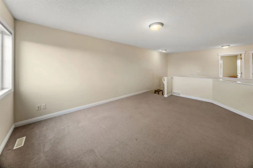 160 Royal Oak Heights NW