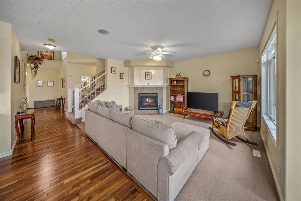 160 Royal Oak Heights NW