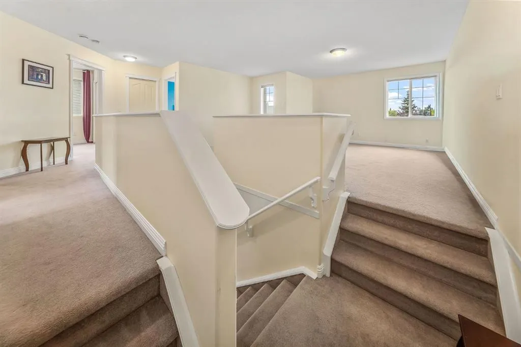 160 Royal Oak Heights NW