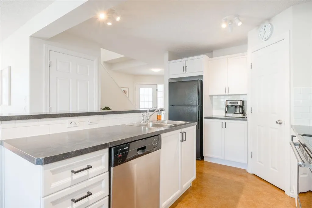 25 Citadel Estates Manor NW