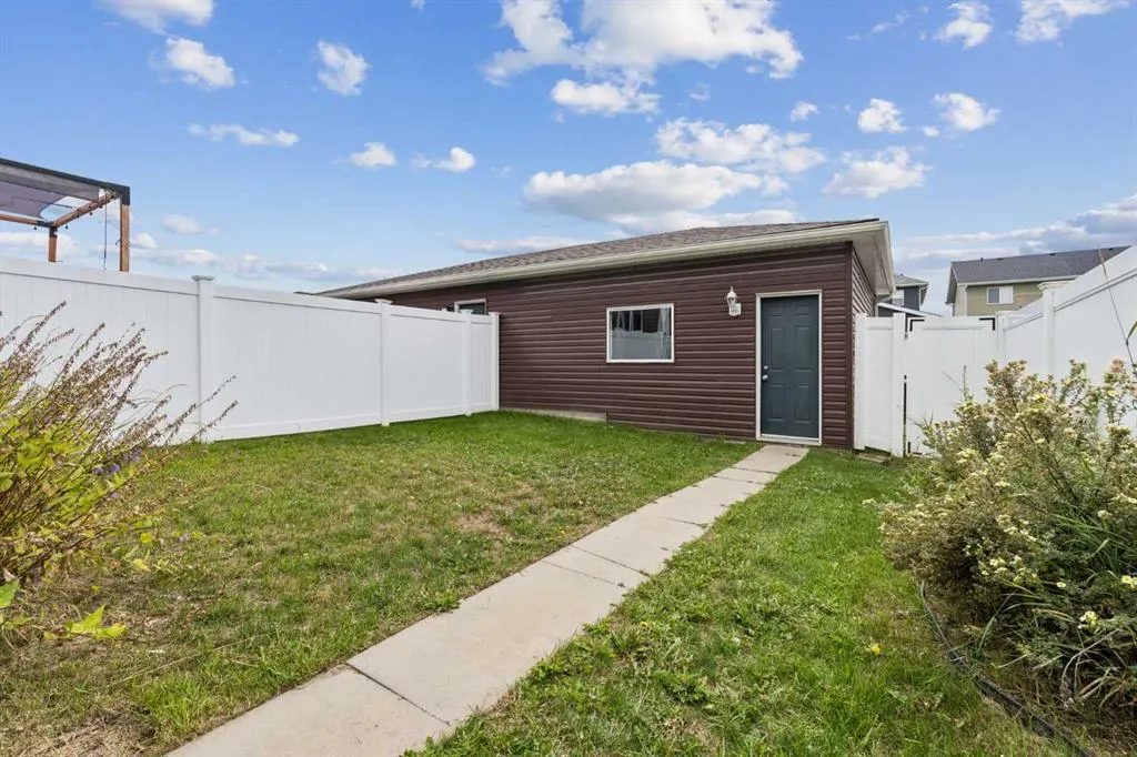 29 Redstone Common NE