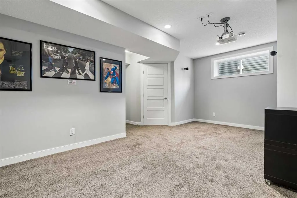 29 Redstone Common NE