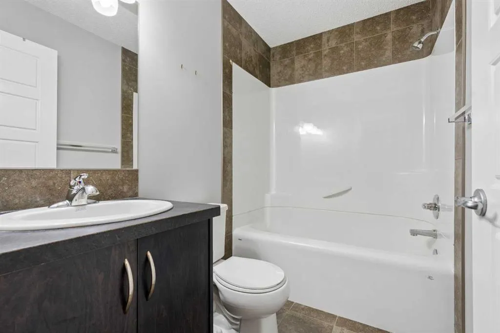29 Redstone Common NE