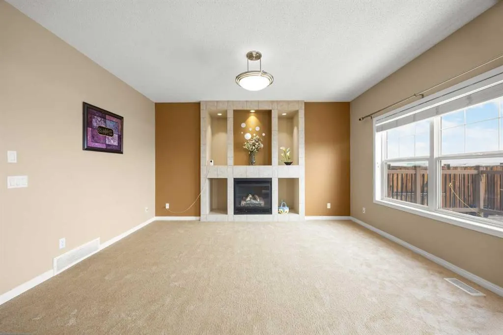 65 Panora Way NW