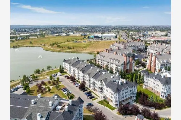 10 Country Village Park NE
