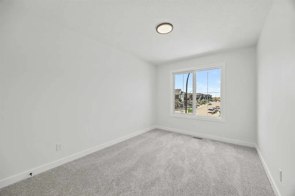 37 Sora Gardens SE
