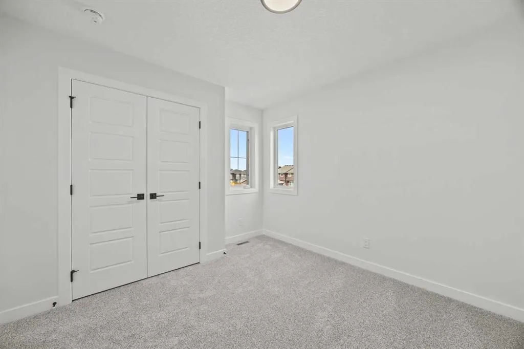 37 Sora Gardens SE