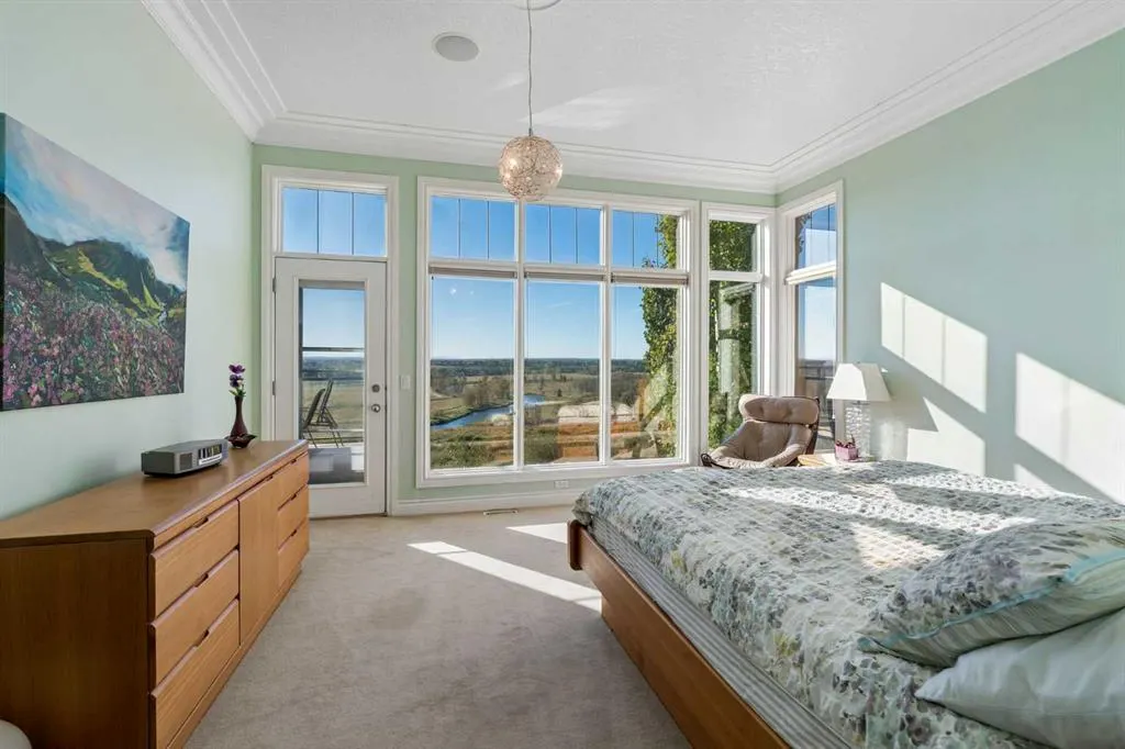 126 Mt Douglas Close SE