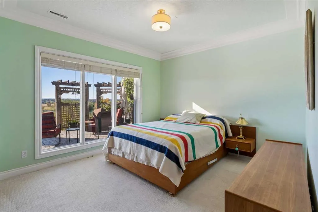 126 Mt Douglas Close SE