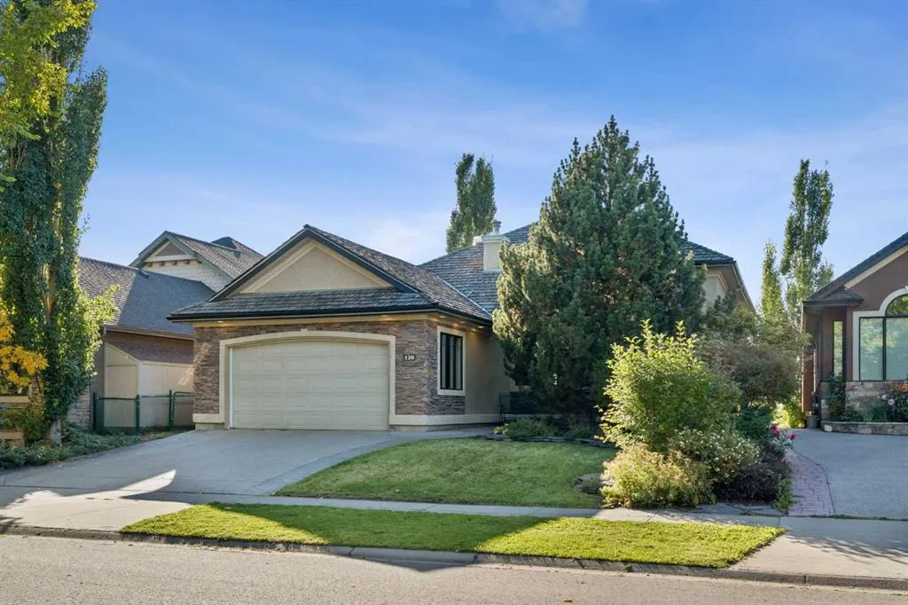 126 Mt Douglas Close SE