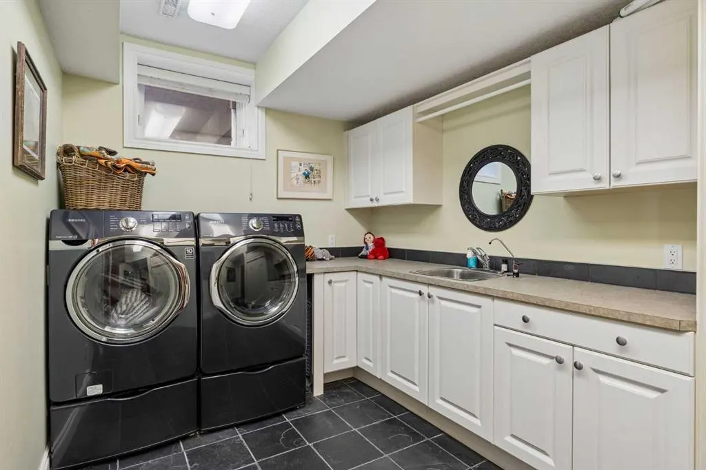 126 Mt Douglas Close SE