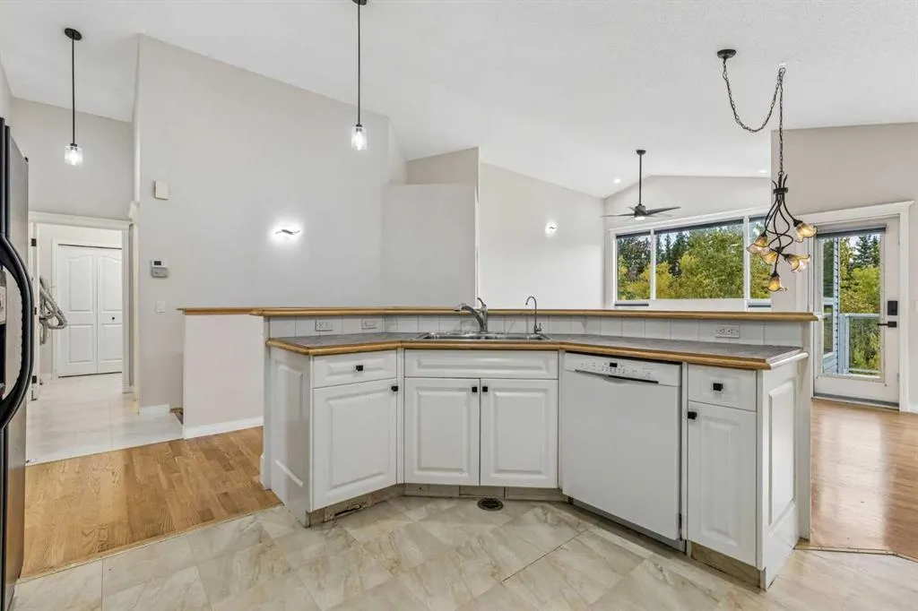 134 Valley Glen Heights NW