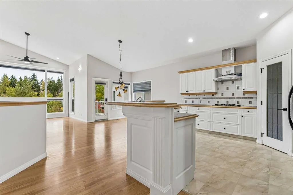 134 Valley Glen Heights NW
