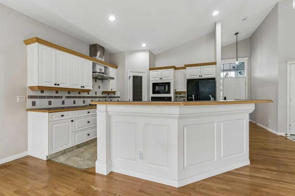 134 Valley Glen Heights NW