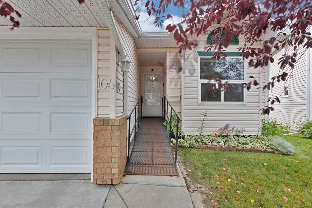 104 Catalina Circle NE