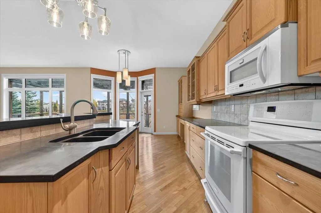214 Kincora Heights NW