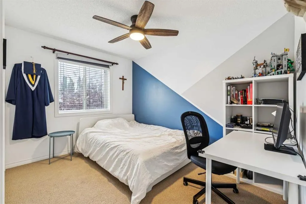 86 Cresthaven View SW