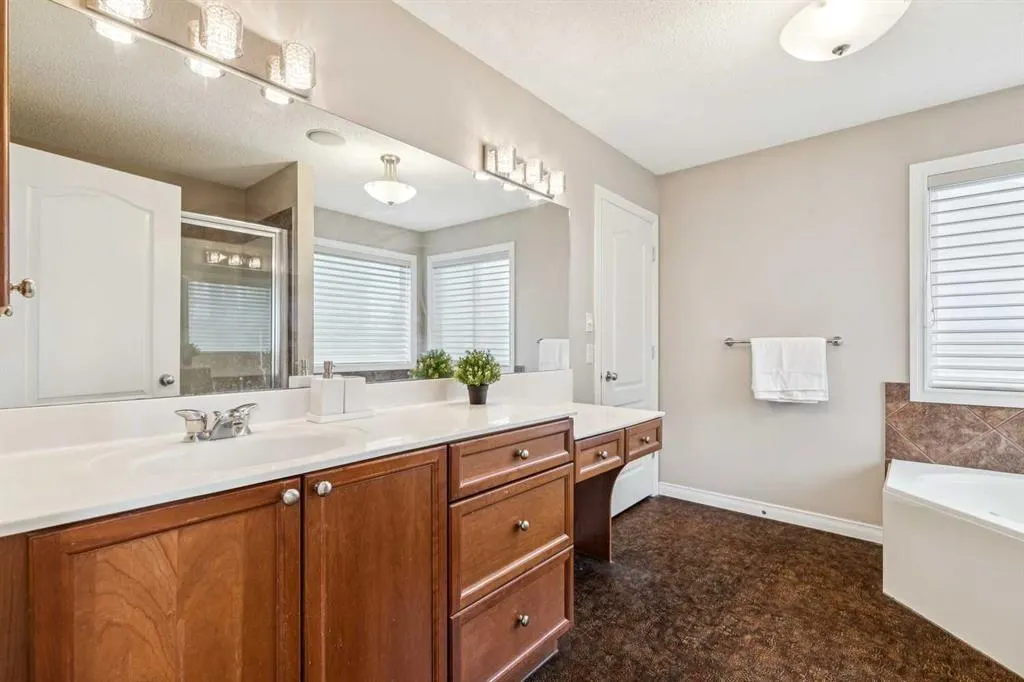 86 Cresthaven View SW