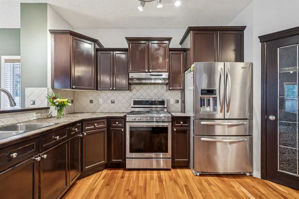 86 Cresthaven View SW