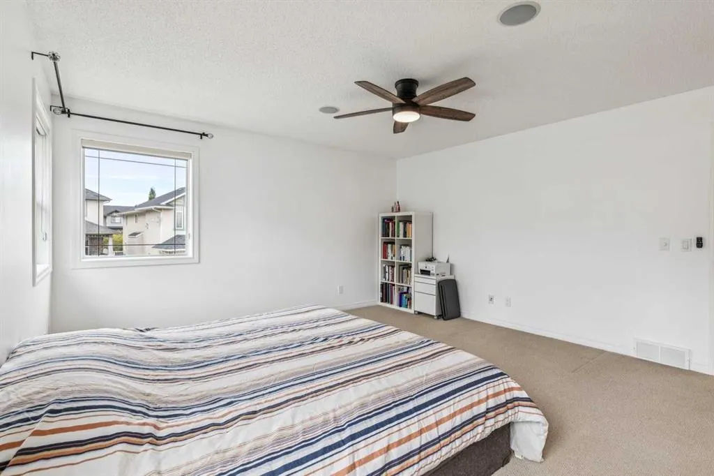86 Cresthaven View SW