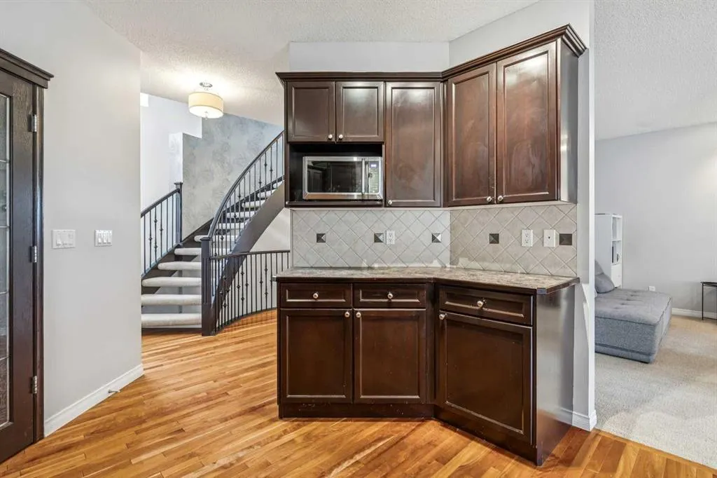 86 Cresthaven View SW