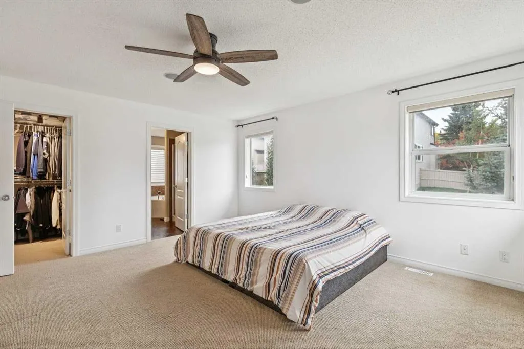 86 Cresthaven View SW