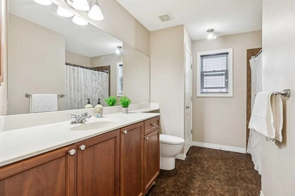 86 Cresthaven View SW