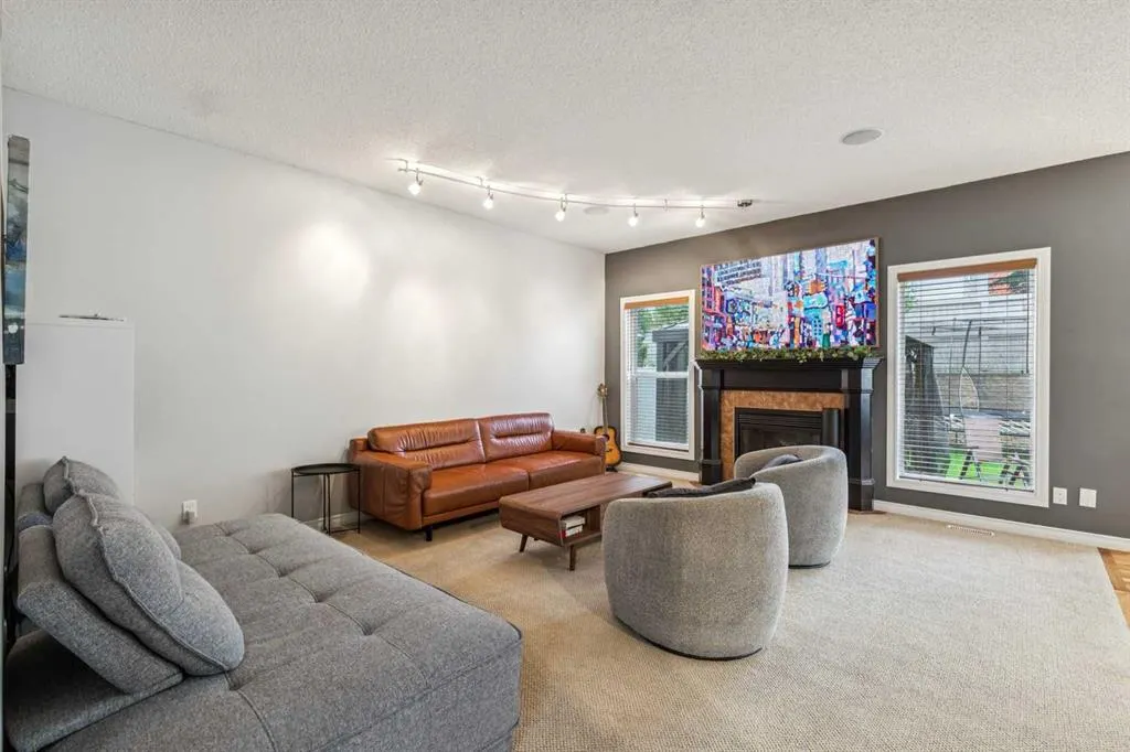 86 Cresthaven View SW