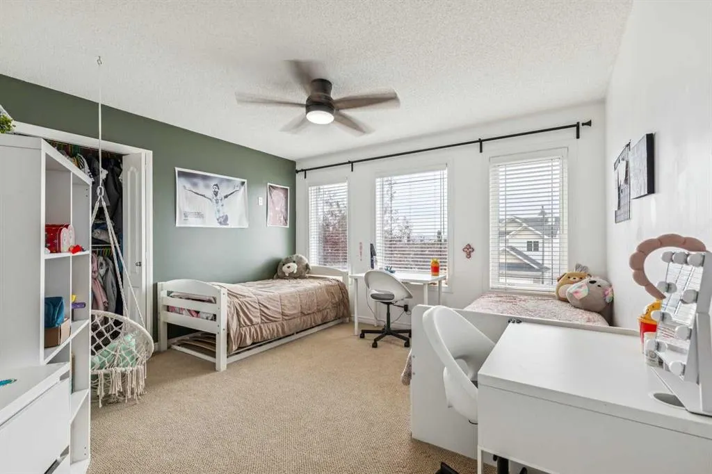 86 Cresthaven View SW