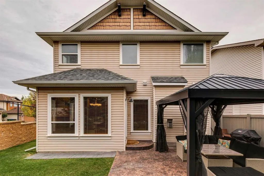 86 Cresthaven View SW