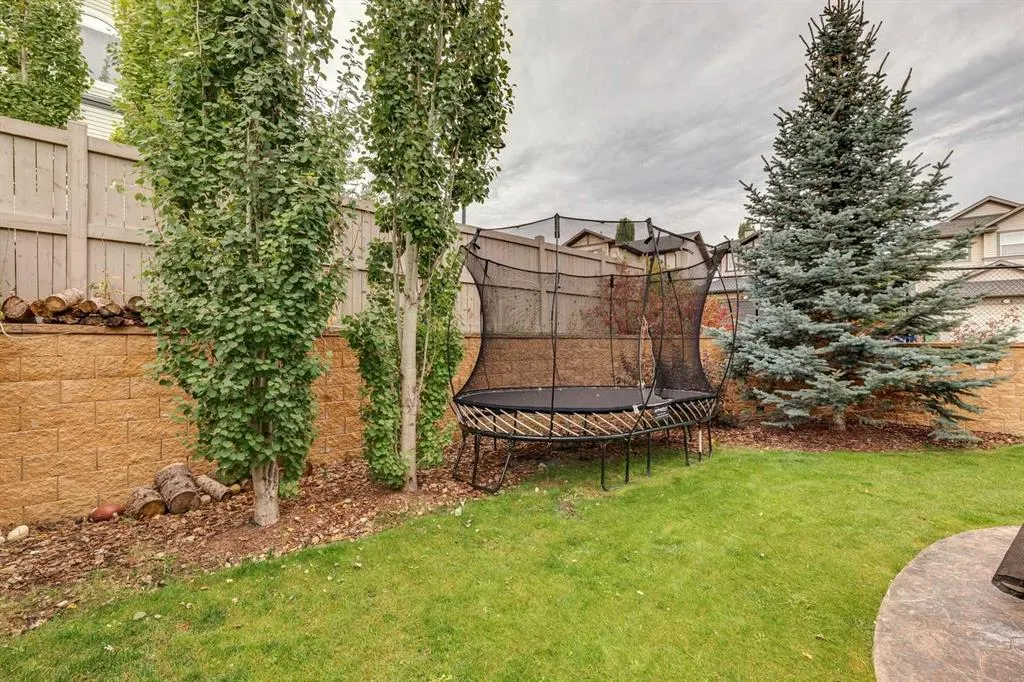 86 Cresthaven View SW