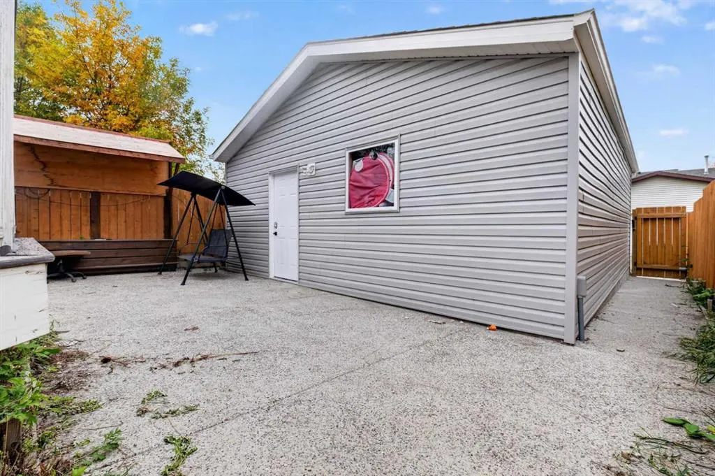 37 Erin Croft Crescent SE