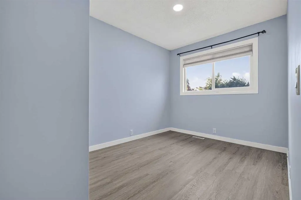 37 Erin Croft Crescent SE