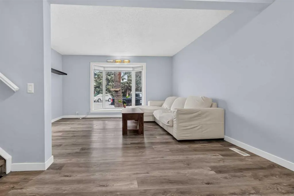 37 Erin Croft Crescent SE